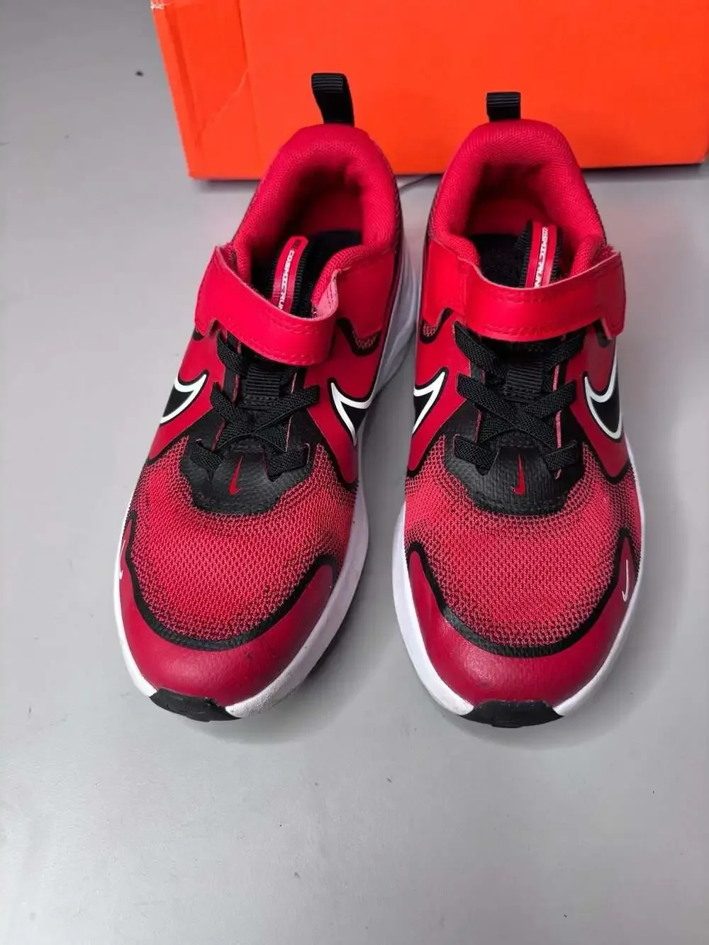 Nike cosmic runner